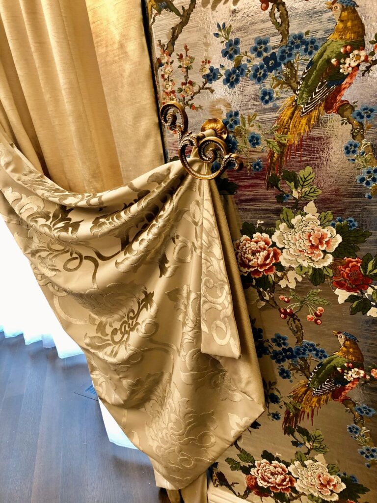Best Curtain Color